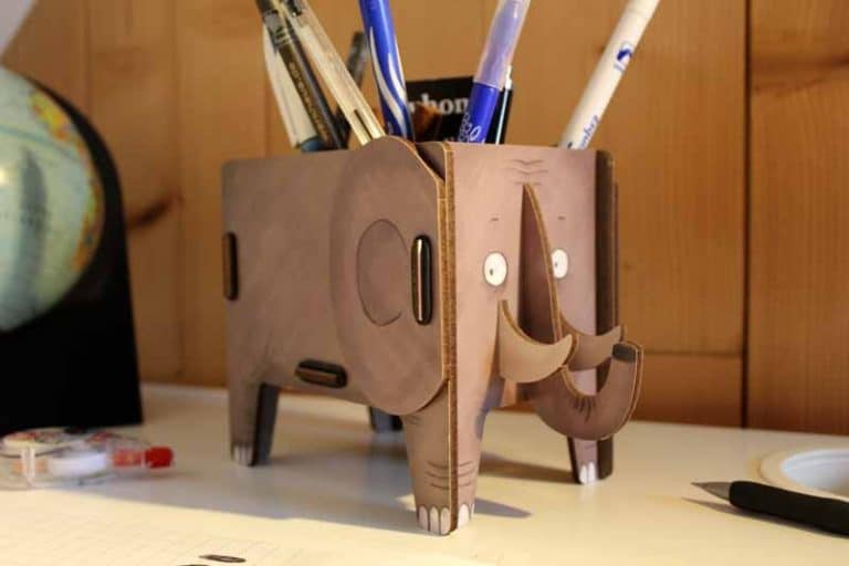Pot à crayons Eléphant en bois recyclé. WERKHAUS. Allemagne.