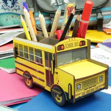 Pot à crayons US-School Bus en bois recyclé. WERKHAUS