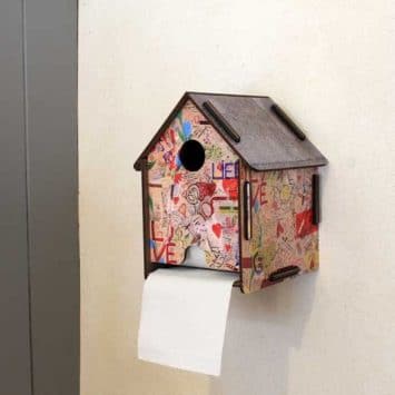 Dérouleur de papier toilette "Graffiti" en bois recyclé. WERKHAUS.