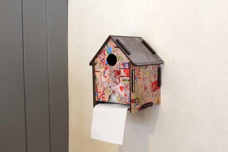 Dérouleur de papier toilette "Graffiti" en bois recyclé. WERKHAUS.