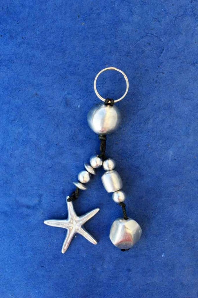 Bijou de sac/ Porte- clés "étoile de mer" en alu récupéré.