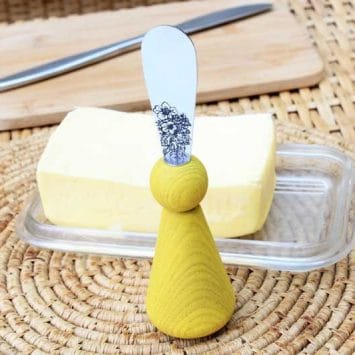 NOLWENN Couteau à beurre, lame gravée. Bois|Fait en Bretagne. France (Lib).