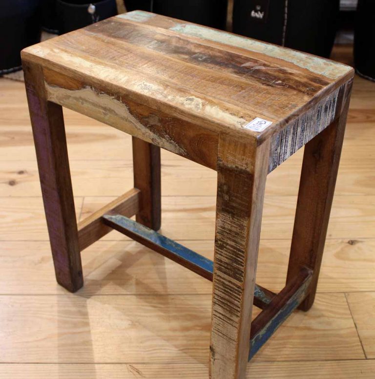 Tabouret, table d'appoint, table de chevet en bois de récupération. Certifié FSC.