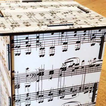 Tabouret/ Table d'appoint "musique" en bois recyclé. WERKHAUS