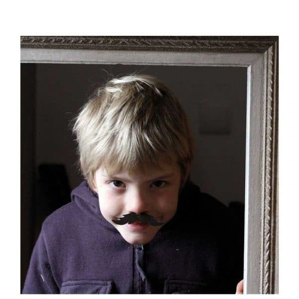 6 moustaches rigolotes et confortables. Carton. France.