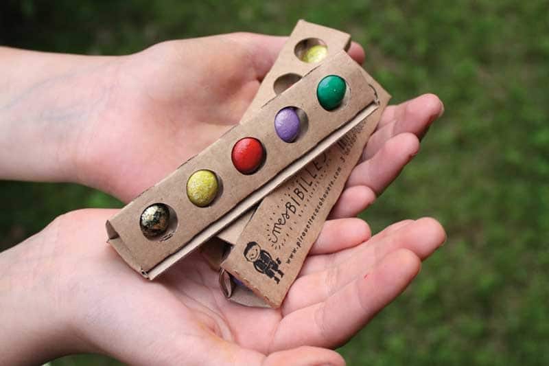 5 billes artisanales colorées, en terre. France.