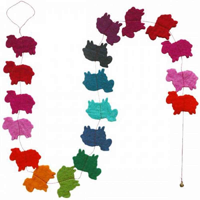 Guirlande "Moutons" multicolore en laine naturelle feutrée. Lamali.
