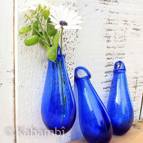 Vase "goutte" soliflore bleu à suspendre, fait main.