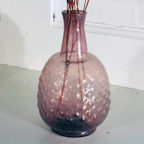 Petit vase vintage prune en verre recyclé.