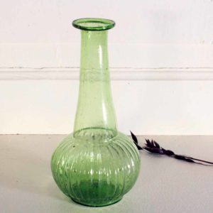 Vase haut en verre recyclé. Couleur verte.