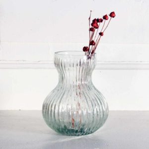 Vase vintage transparent en verre recyclé. Fait main.