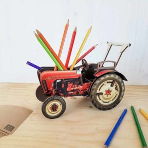Pot à crayons tracteur Porsche rouge de Werkhaus.