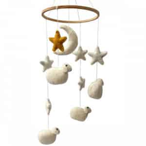 Mobile Moutons, lune et étoiles en feutre. Lamali