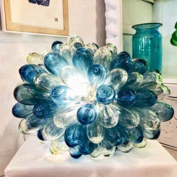 Lampe grappe "Baladi" bleue/ transparente en verre soufflé, Maison Dar Dar.