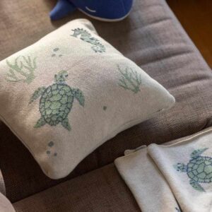 Coussin enfants tortue de mer en cotton bio.